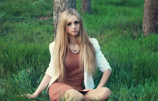 valeria lukyanova ve anastasiya shpagina