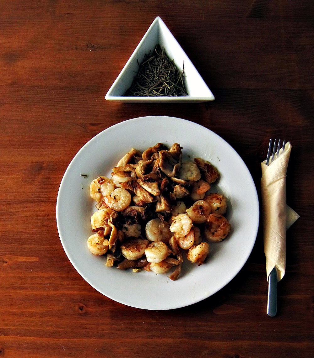Prawns with mushrooms and rosemary Easy seafood recipe Akamatra