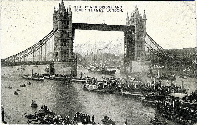 This is What Tower Bridge Looked Like  in 1909 