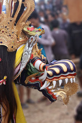 kaskus-forum.blogspot.com - Mengenal Layangan JANGGAN (Biggest kite from Bali)