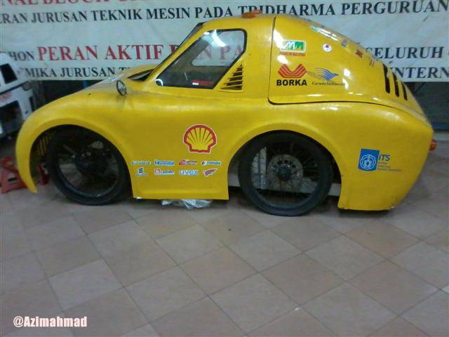 Pandanga pertama, langsung dijepret. Salah Satu Karya Mirip Mobil di ITS Surabaya.