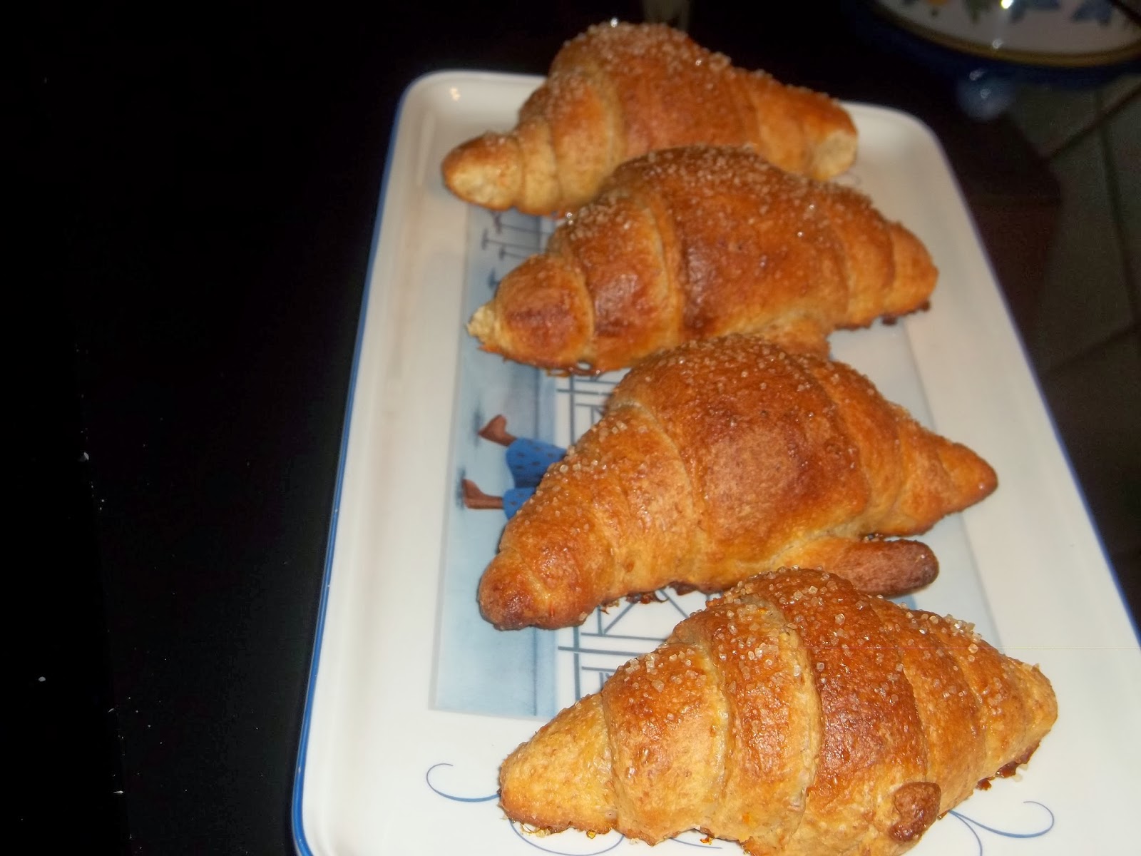 .. CROISSANT INTEGRALI CON LIEVITO MADRE (bimby) (prima prova) ..