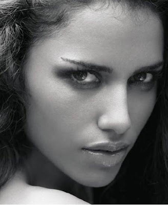 Selena Gomez Bikini 2012: Esha Gupta Actress - Bollywood Esha Gupta Hot