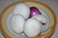 Зразы куриные с грибами: Шампиньоны и лук для начинки