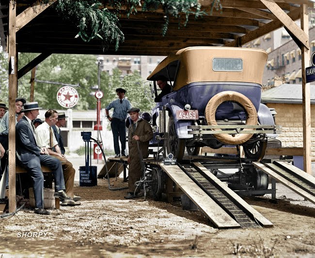 A Washington, D.C. filling station in 1924.