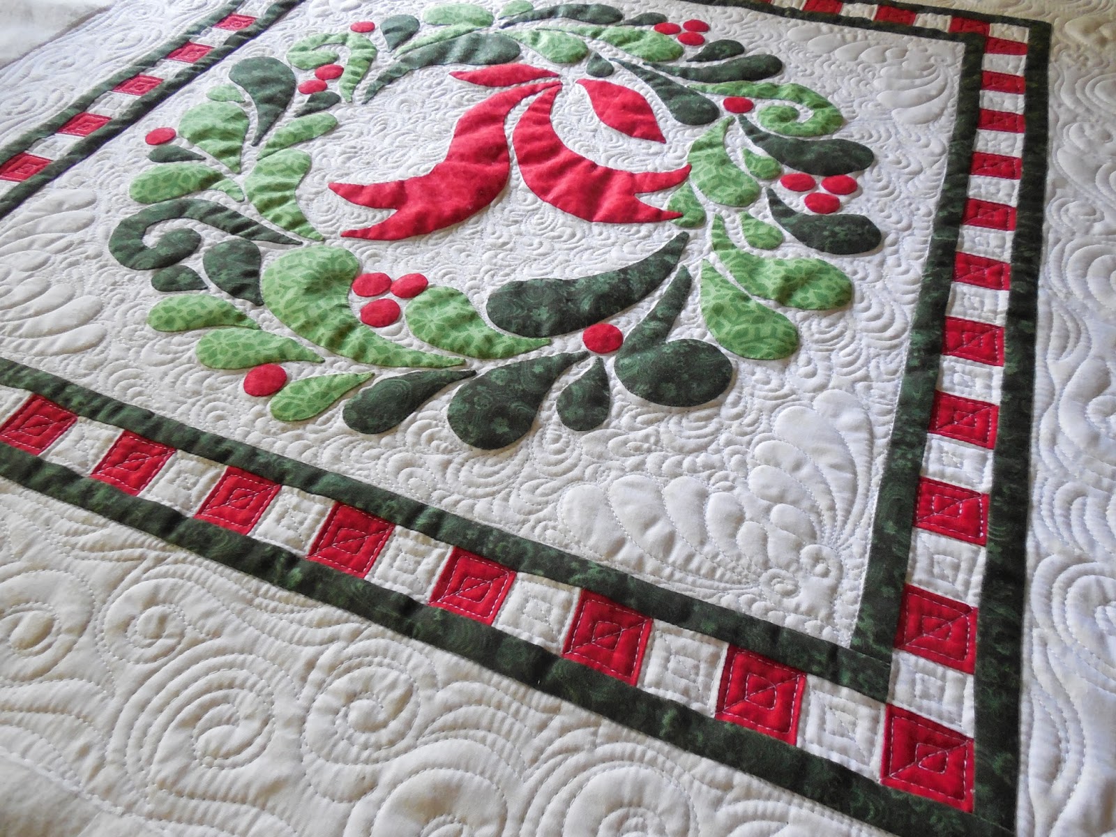 Tanderwen Quilts Jonnie's Christmas wreath quilt