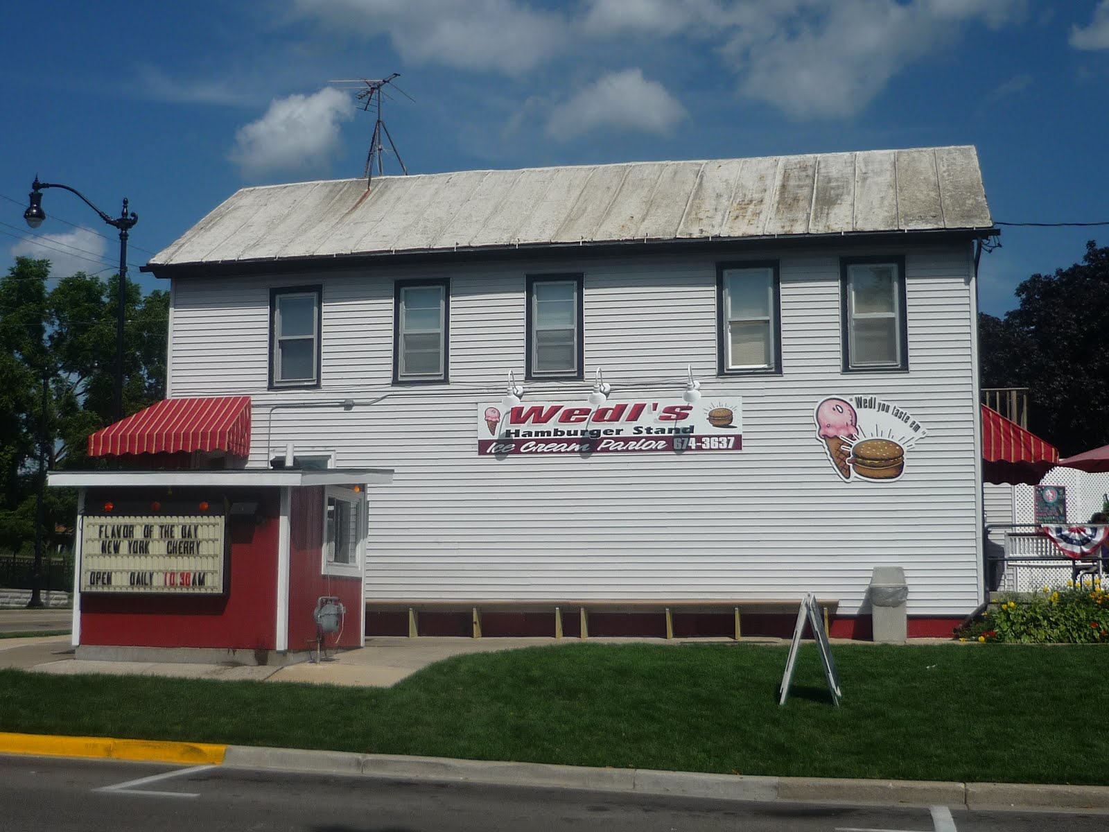 Smokin' Chokin' and Chowing with the King Wedl's Hamburger Stand