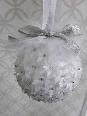 Refuge Creative: DIY Christmas Balls