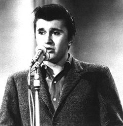 Corazón de Canción: Bobby Solo - Una Lacrima Sul Viso (letra en italiano y traducción al español)