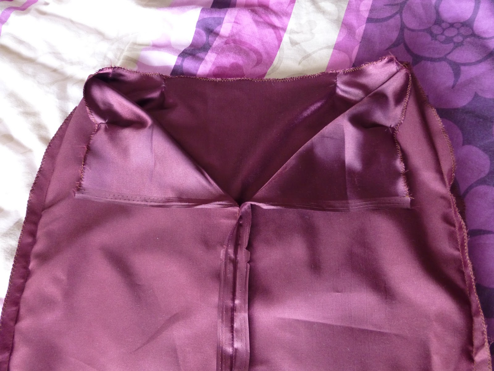 Queen of Darts Tutorial how to add lining to a skirt with waistband