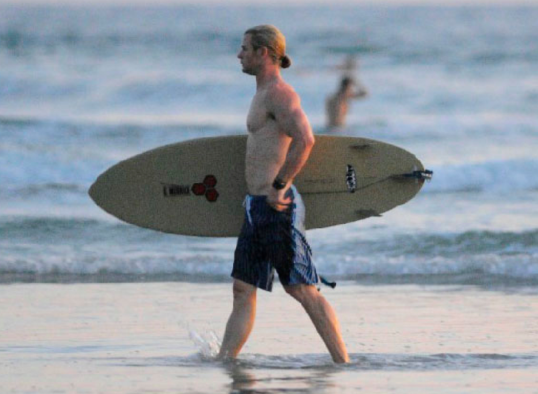 http://2.bp.blogspot.com/-K_o8C6BYWtc/UQUXCq9BKSI/AAAAAAAA4E8/Cd-NHbPmelA/s1600/chris+hemsworth+surf+4.jpg