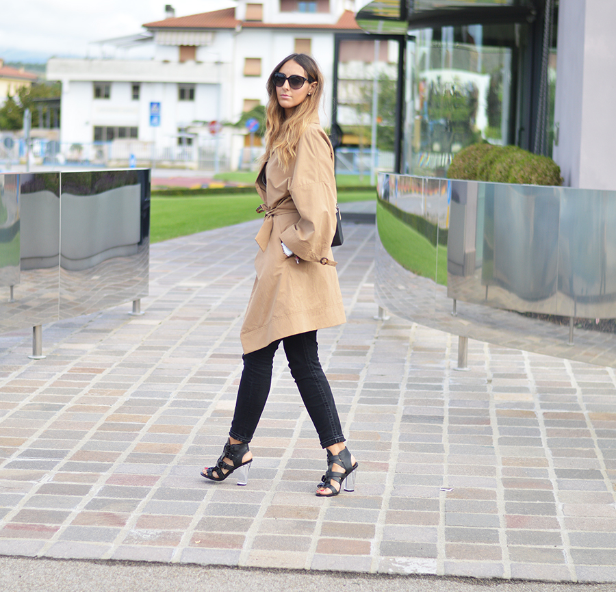 Trench, trench time, come abbinare il trench, come indossare un trench, true religion pants, kurt geiger sandals, kurt geiger shoes, fashion, fashion blogger italiane, fashion blogger firenze, elisa taviti, street style fashion blogger, givenchy bag, givenchy obsedia bag, borsa givenchy