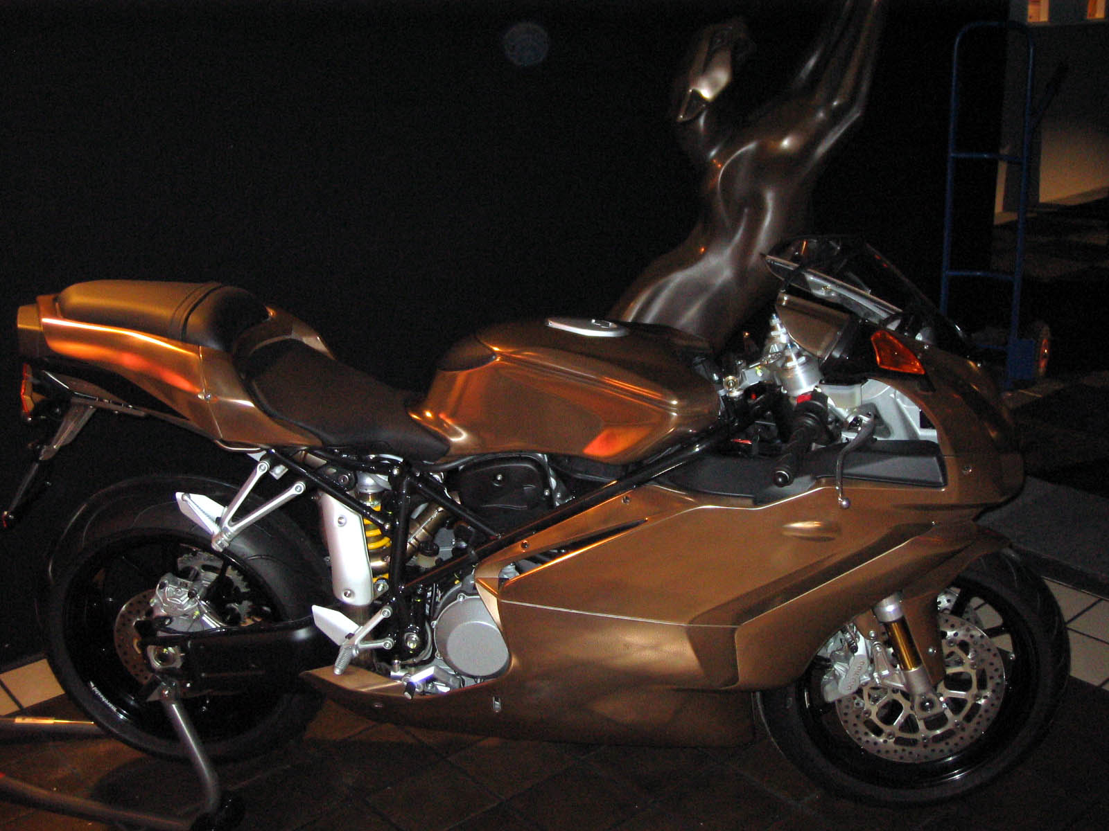 VeroMetal Beschichtung mit Echtmetall Ducati 749, Motorrad als