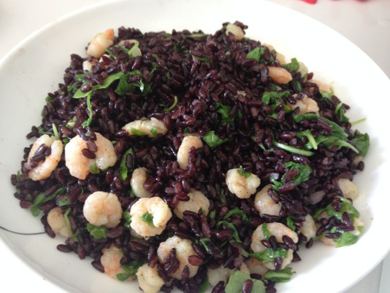 Insalata di riso Venere, gamberetti e rucola Armonia di Mandorle