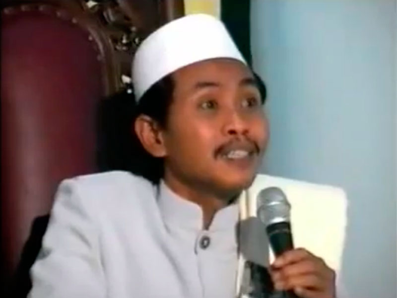 BIOGRAFI KH. ANWAR ZAHID Coretan Ifta BIOGRAFI KH. ANWAR ZAHID Coretan Ifta