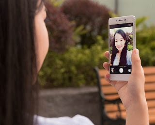 Kamera Depan Oppo R7s Cocok Untuk Selfie