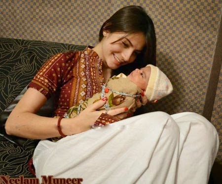 Stani Celebrity Neelam Muneer Expecting A Baby B G Fashion Celebrity Neelam Munir Is Blesses With Baby But We Are In Trouble Now Its True Or False Even Got Some Pictures Of Her Give Your Opinion Here