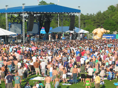 2005 07 09 07+Big+Summer+Classic +crowd+shot - Bonnaroo Bound: Festival Packing Tips & Picks