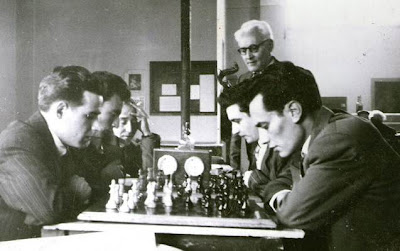 Y aquí otro grupo de jugadores poblatanes, ahora con reloj incluido Ajedrecistas poblatanes