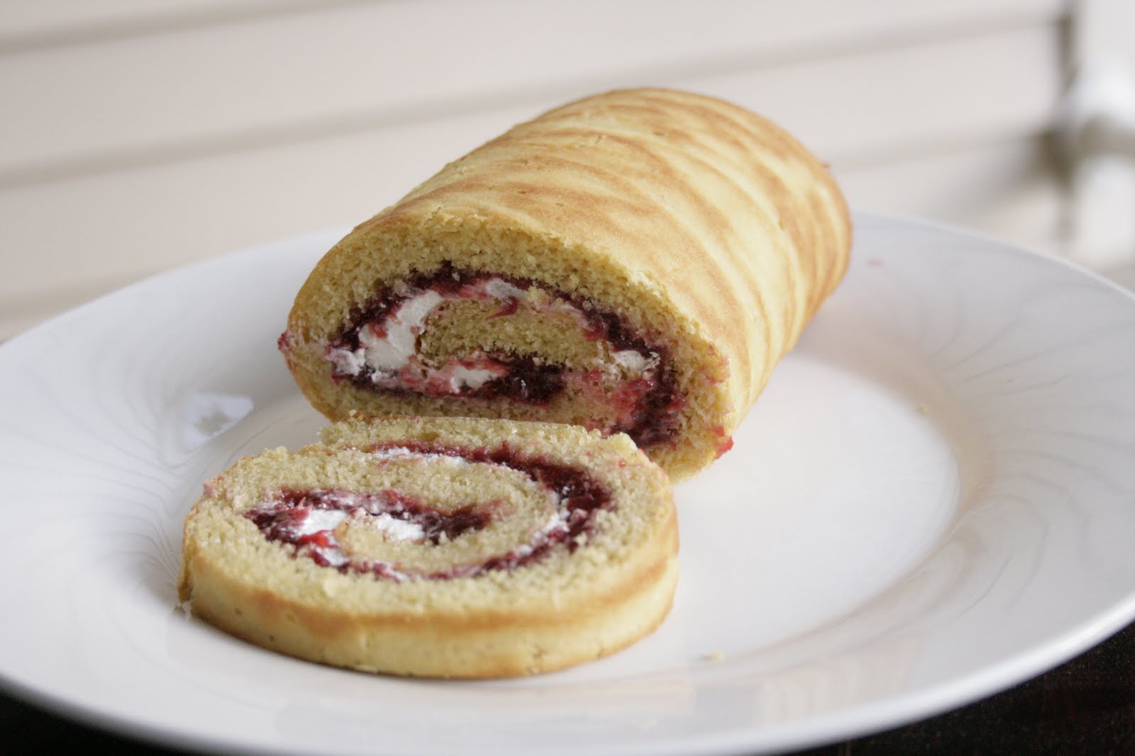 Why Does My Jelly Roll Cake Crack ggetirish