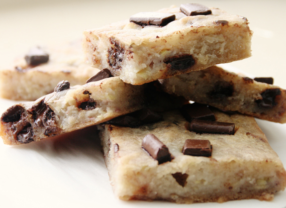 chocolate chip banana squares recipe (gluten free & vegan)