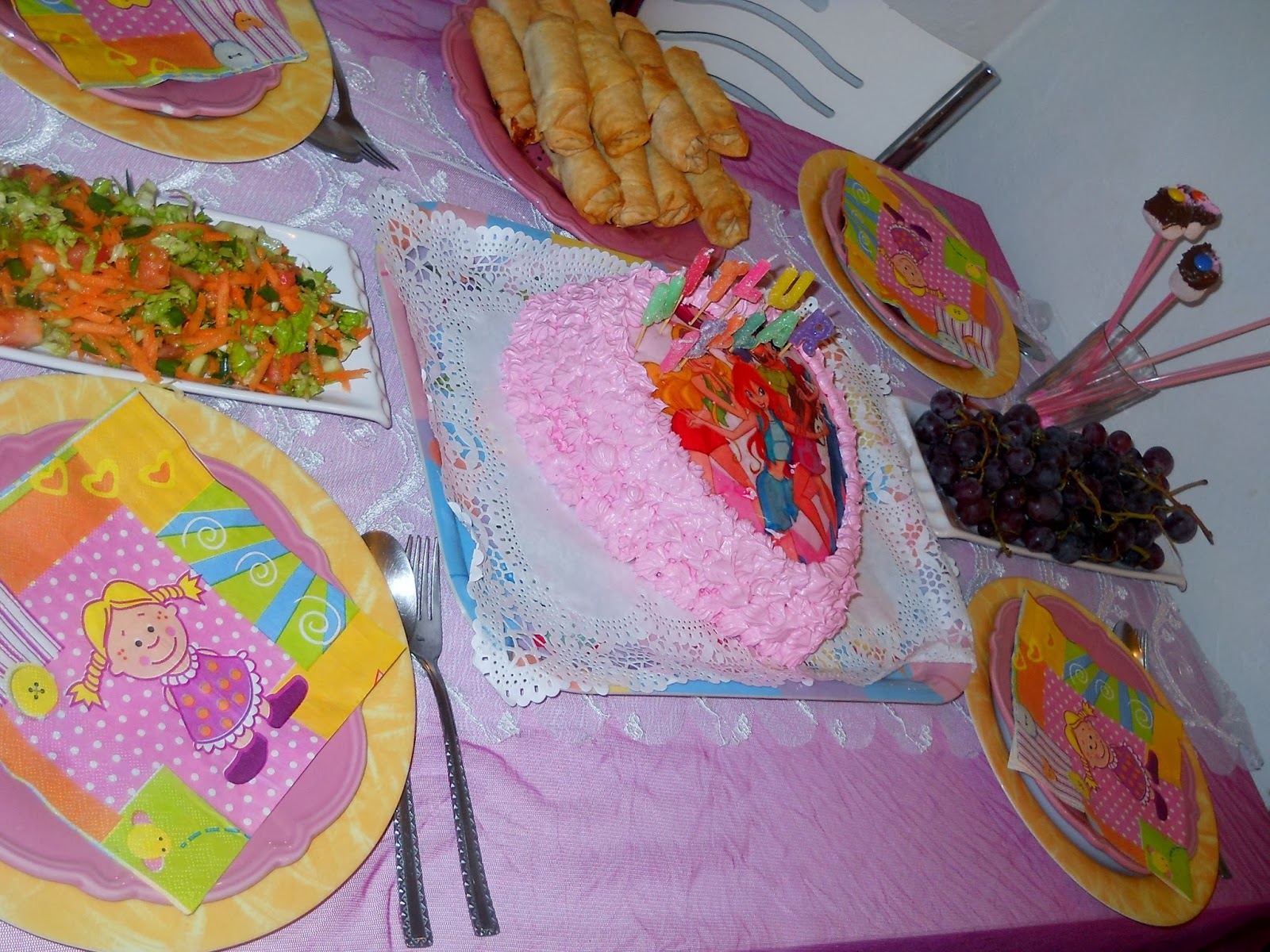 Mavi Sofra&hellip;.. Resimli pasta merakım, iki masa ve nar reçeli ))