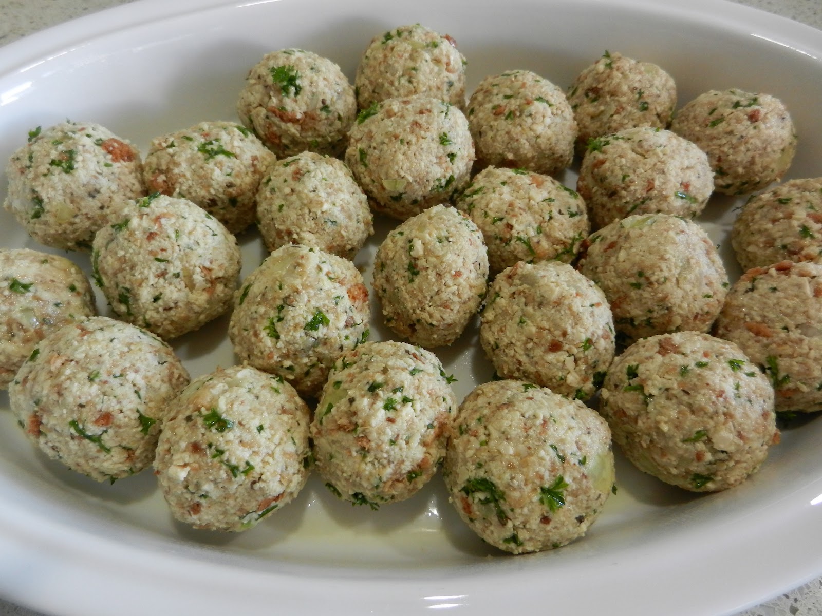 Living on Pulse Tofu Meatless Balls with Vegetable Combo Pasta Sauce