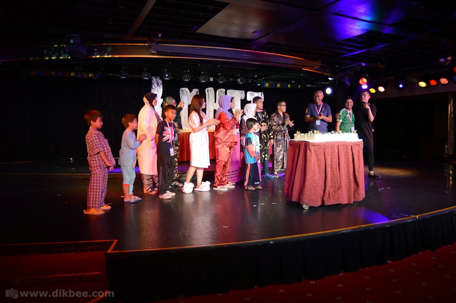 Peserta yang lahir bulan November Kemeriahan Cuti Sekolah Bersama Pak Nil | Star Cruises Superstar Libra