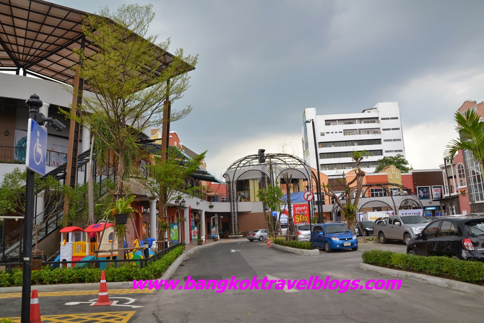 The Victoria Gardens Community Mall At Petchaksem 69 Bangkok Www