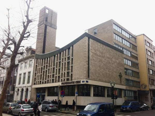 Bruxelles - Eglise protestante - protestantse klerk - Nederlandse Evangelische Hervormde Kerk  Architectes: Remy Nivoy, Claude Fisco  Construction: 1968