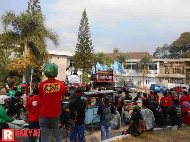 Buruh Subang: UMK 2016 Harus Rp3,5 Juta! Buruh Subang: UMK 2016 Harus Rp3,5 Juta!