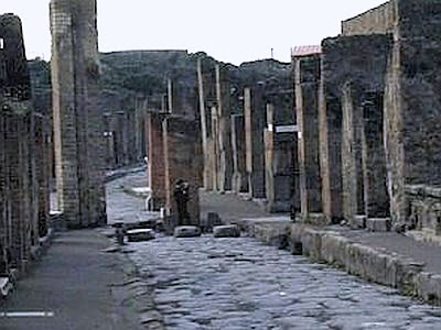 Officials, police inspect Pompeii excavations 