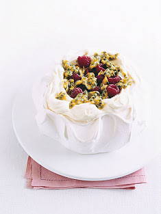 pavlova hay donna meringue cake recipes recipe christmas fruit desserts food fresh cup mini dessert cream australia chocolate pavlovas classic