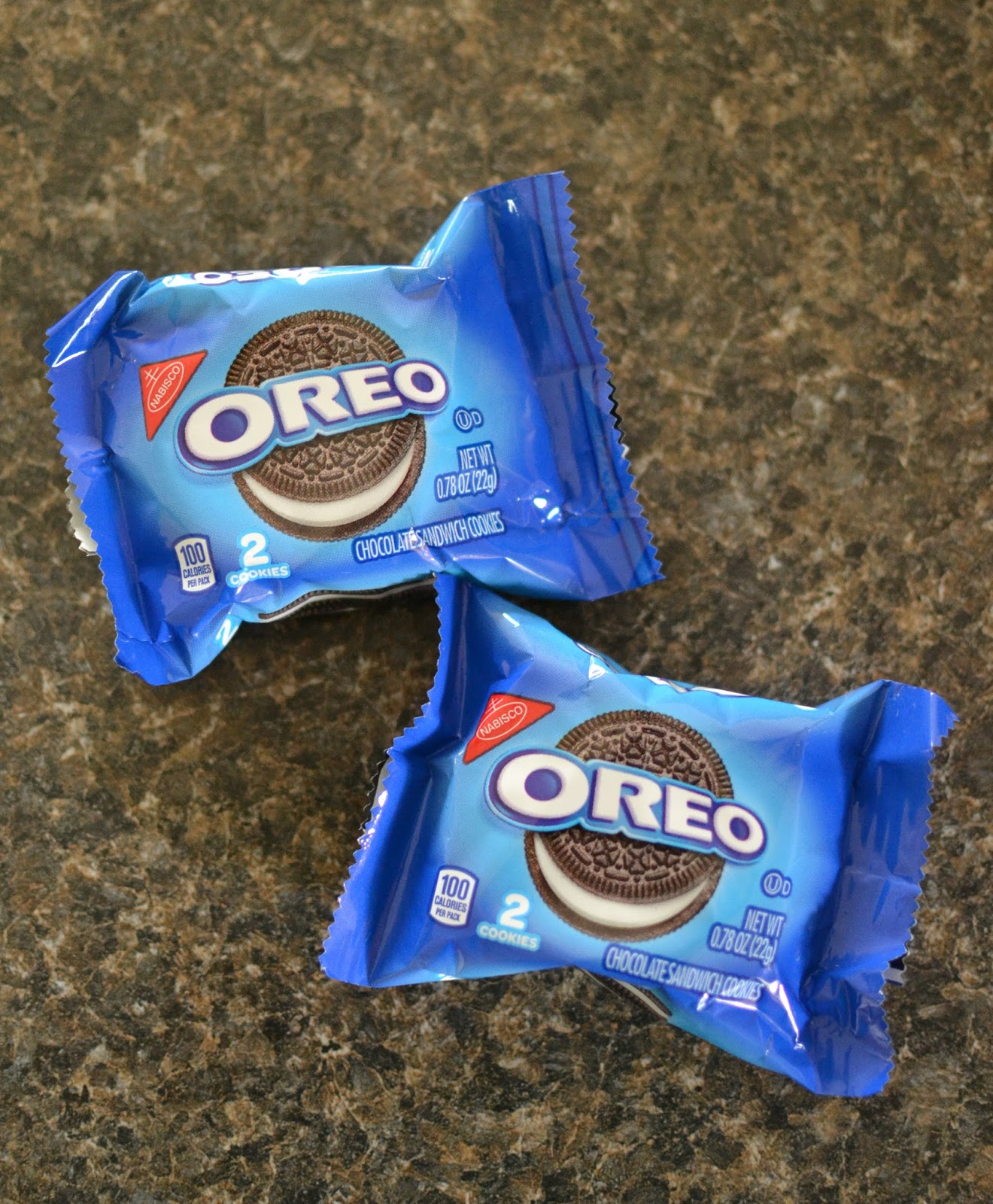 Hot Eats and Cool Reads Easy Snack Idea.... OREO 2Pack!