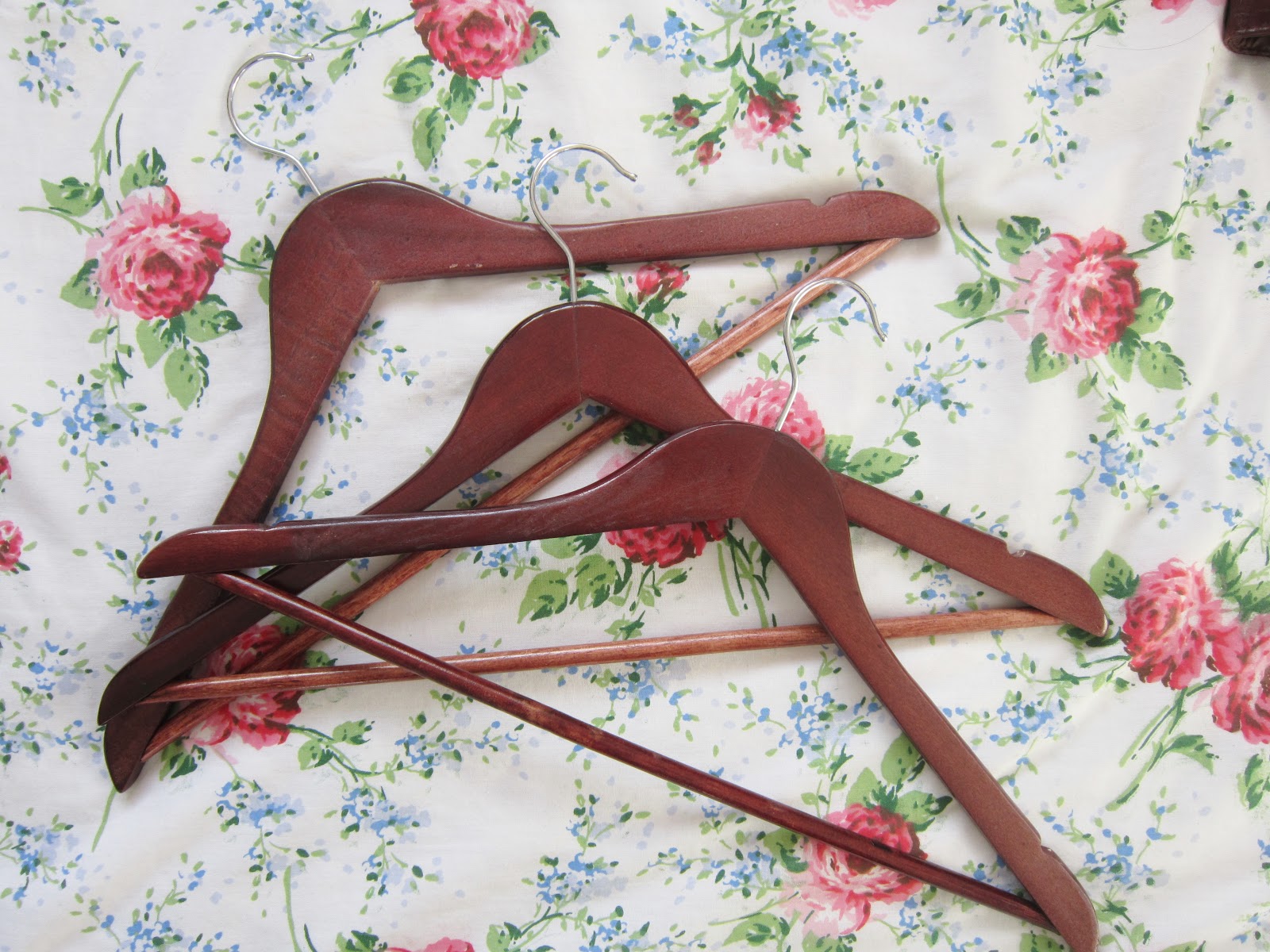 DIY Tutorial Pretty Vintage Style Clothes Hangers ♥ Victoria's