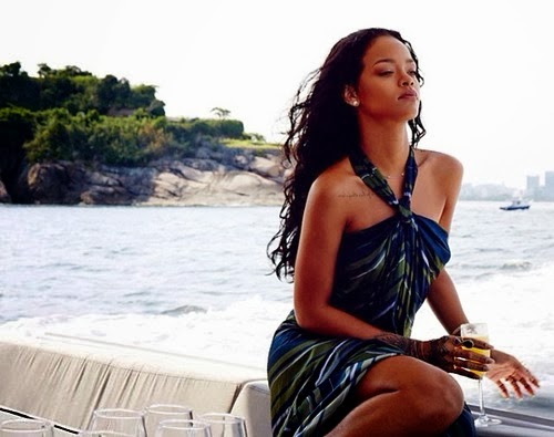 Rihanna Hot and Sexy Candid Photoshoot 2014 Candid Photoshoot : Rihanna Photoshoot For Hot and Sexy 2014 Pictures