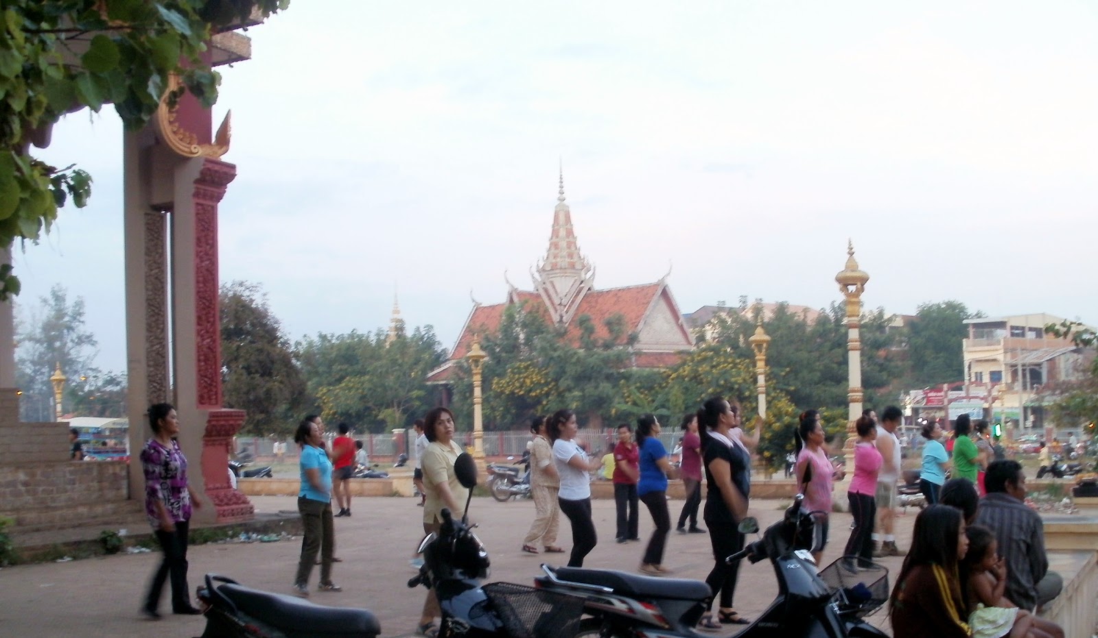 Vicky In Cambodia: Sundays in Sisophon