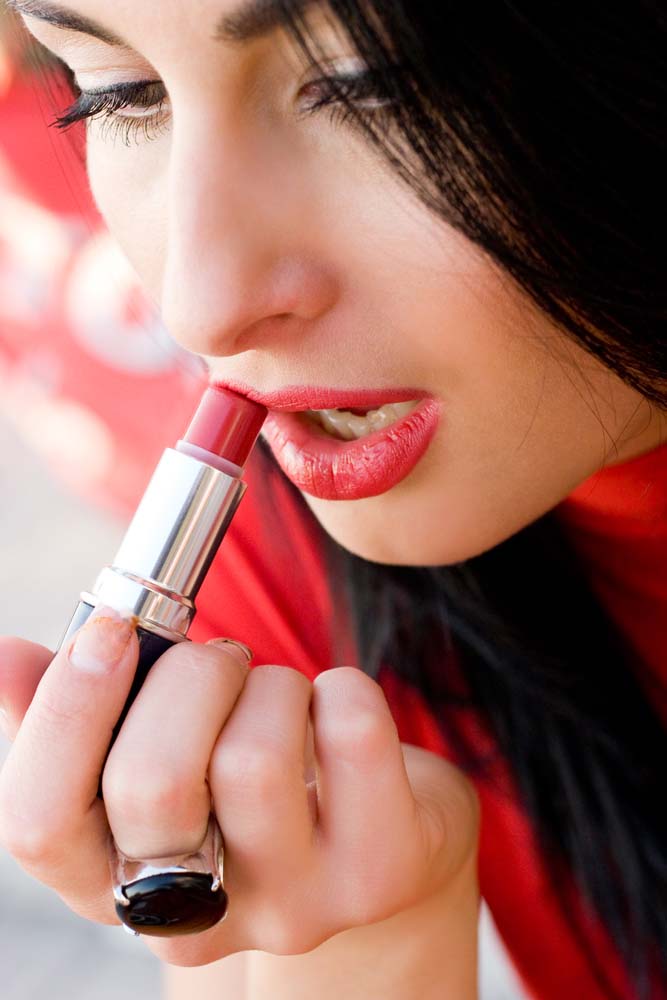 How to Apply Lipstick