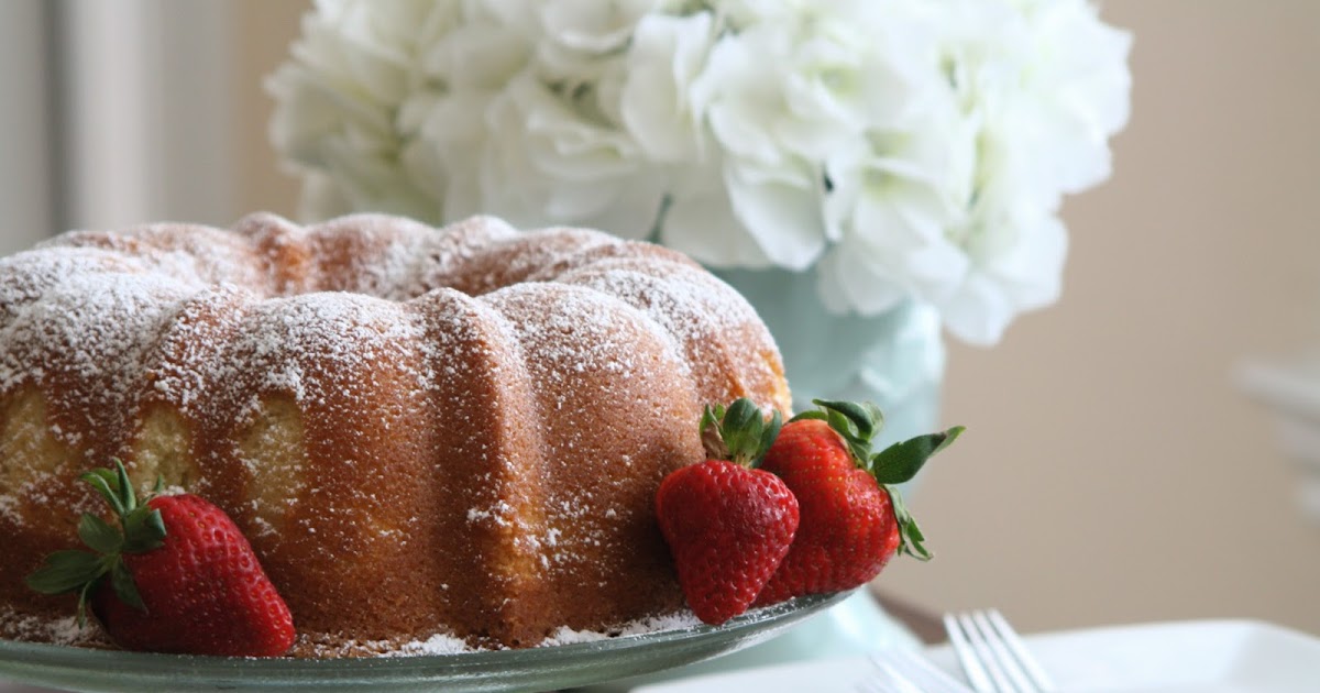 Cook Bake & Decorate Golden Pound Cake