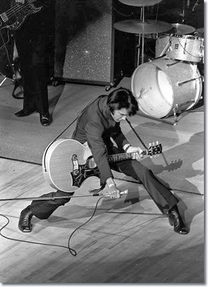 FOTOS GUAPAS Y ROCKERAS - Página 26 In+Concert,+Las+Vegas+August+20,+1969