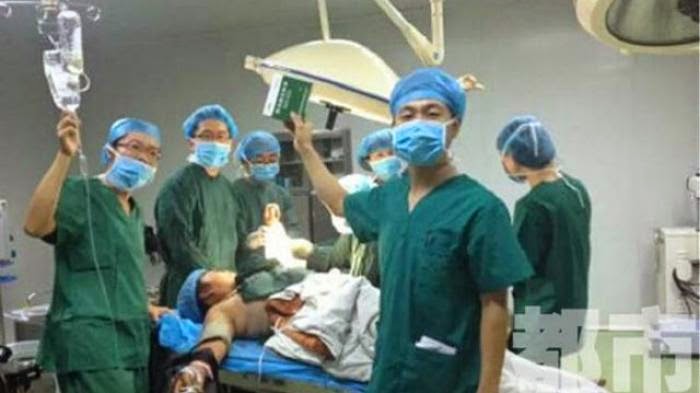 Gara-gara Selfie, Dokter dan Perawat Ini Dipecat Gara-gara Selfie, Dokter dan Perawat Ini Dipecat