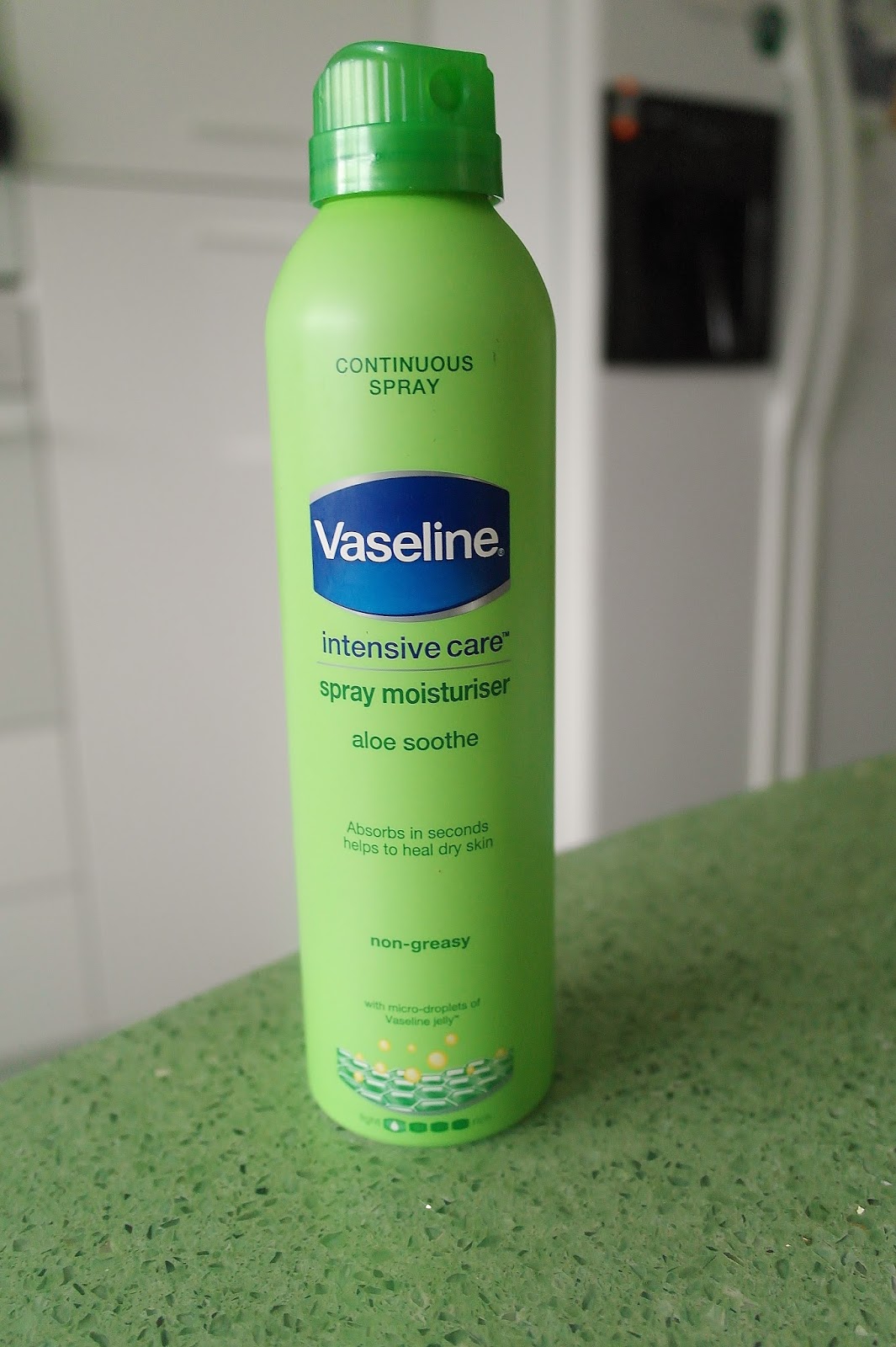 La Belle Aventure Vaseline Intensive Care Aloe Soothe Spray Moisturizer