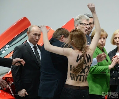 cewek telanjang didepan presiden rusia
