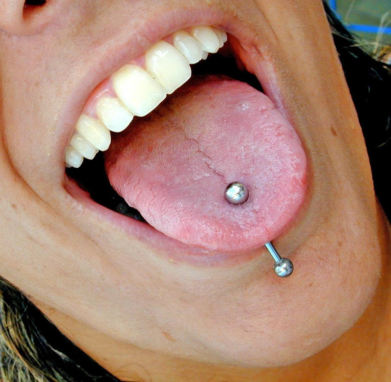 El 70% de las personas con 'piercings' en la boca pueden tener title=