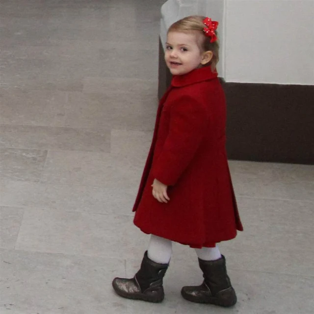 Princess Victoria and Princess Estelle accept Christmas trees