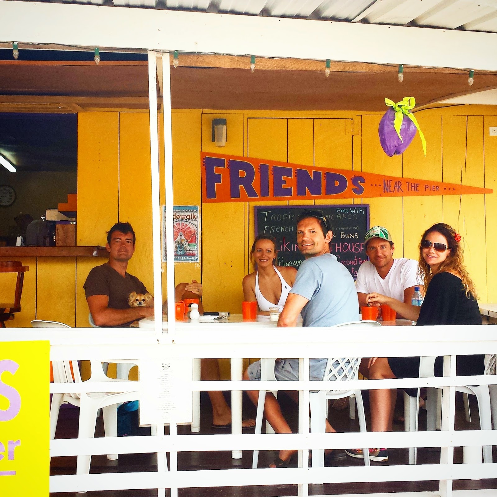 Remax Vip Belize: Breakfast at Friends