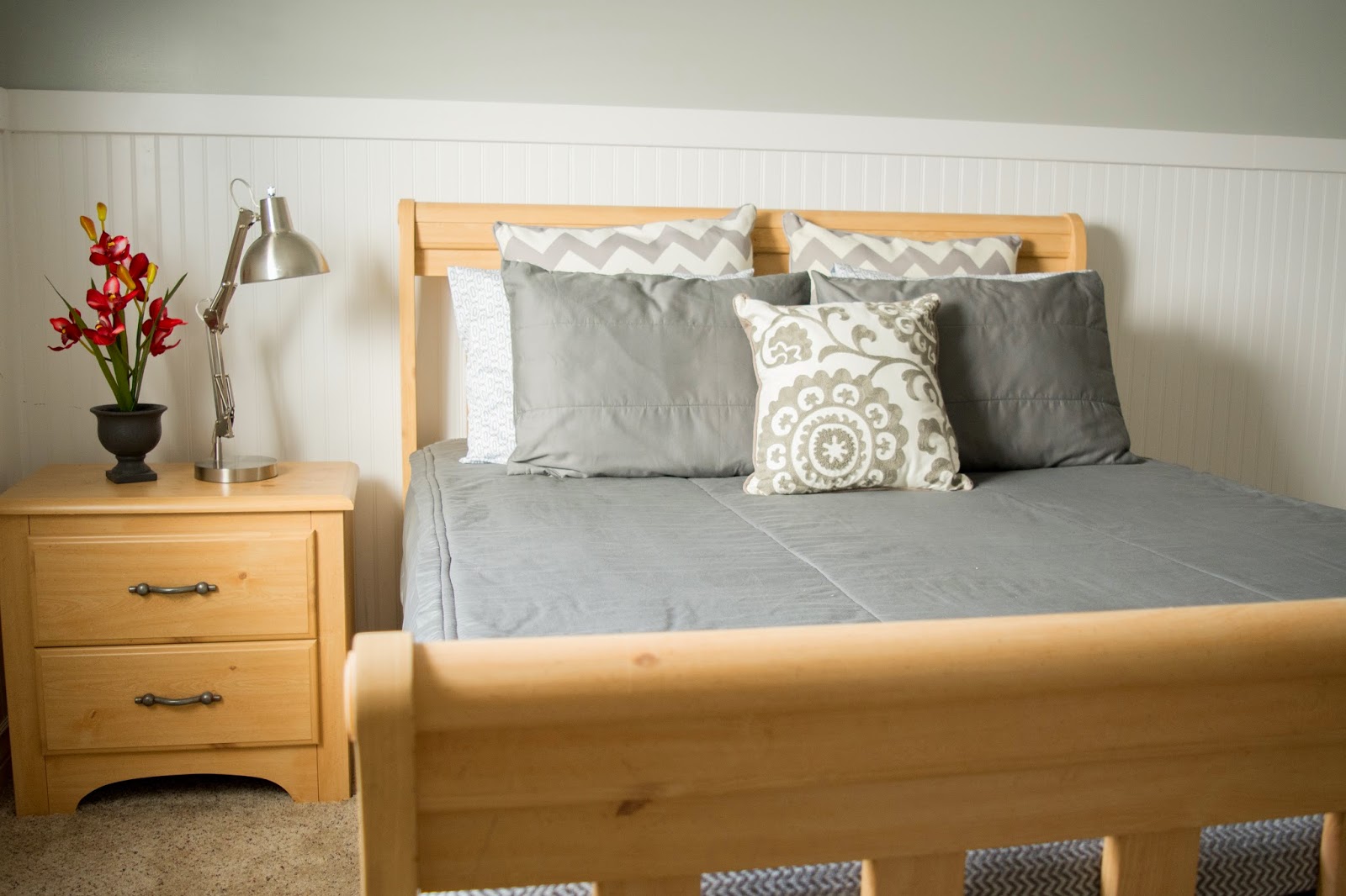 BEDDY'S (bed.ease) Close Up on Modern Gray