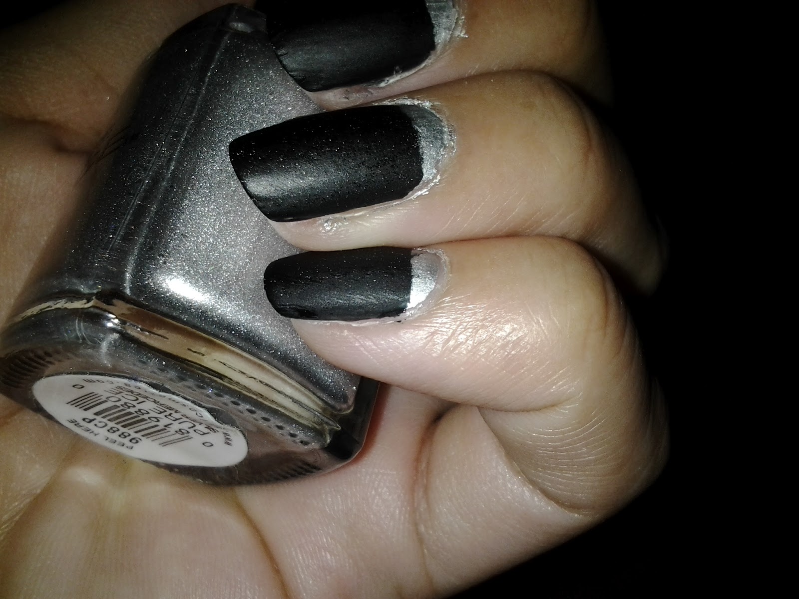 Shanty's Glamour : Metallic Silver & Matte Black Nails