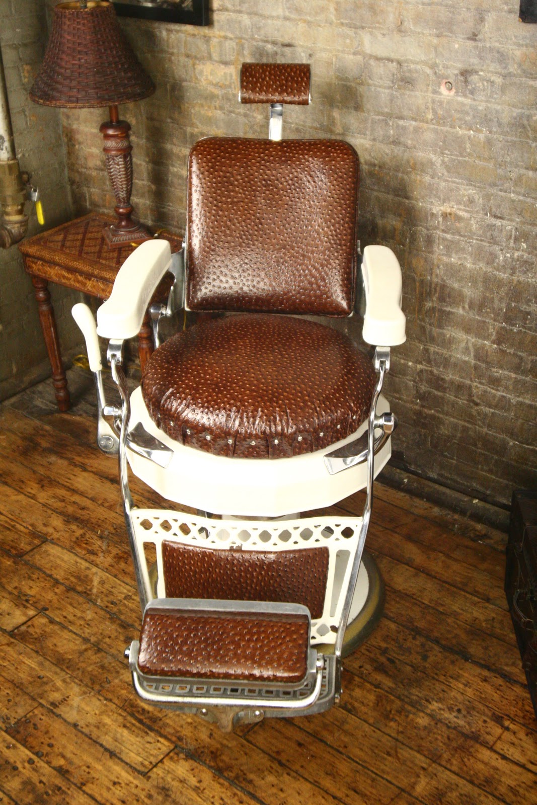 Barber Girl Photos: มิถุนายน 2013 Antique Barber Chairs - Barber Girl Photos: มิถุนายน 2013