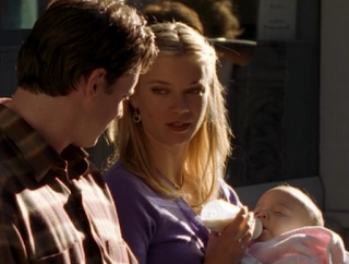 Amy Smart Baby - Felicity Amy Smart with baby on TV show Felicity.